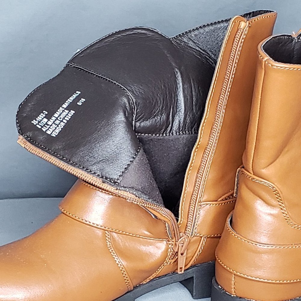 Boots - Picture 3 of 3